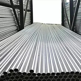 ASTM 240 316L Tubo Soldado de Aço Inoxidável NO.4 8K Superfície 6000mm comprimento