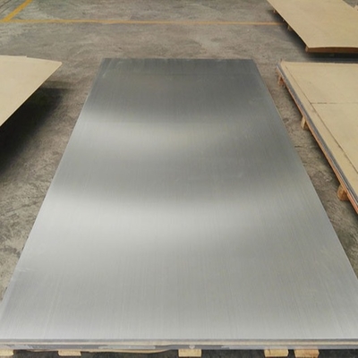 Fabricação de placas de alumínio para equipamento elétrico e painéis